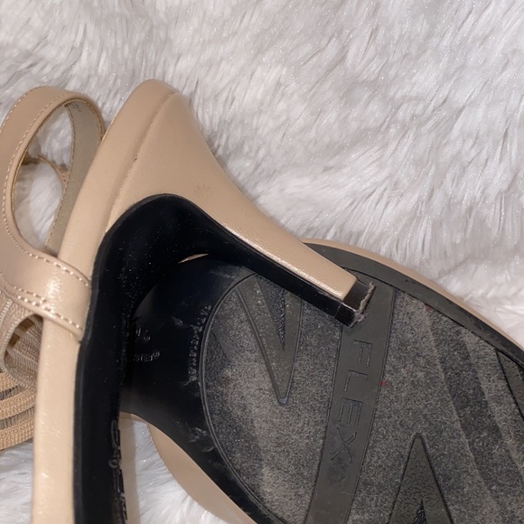 Life stride soft system nude heels, size 10. Extra arch and heel support - Picture 10 of 16